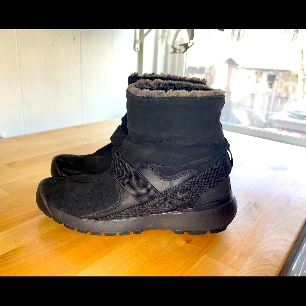 Nike lightweight boot